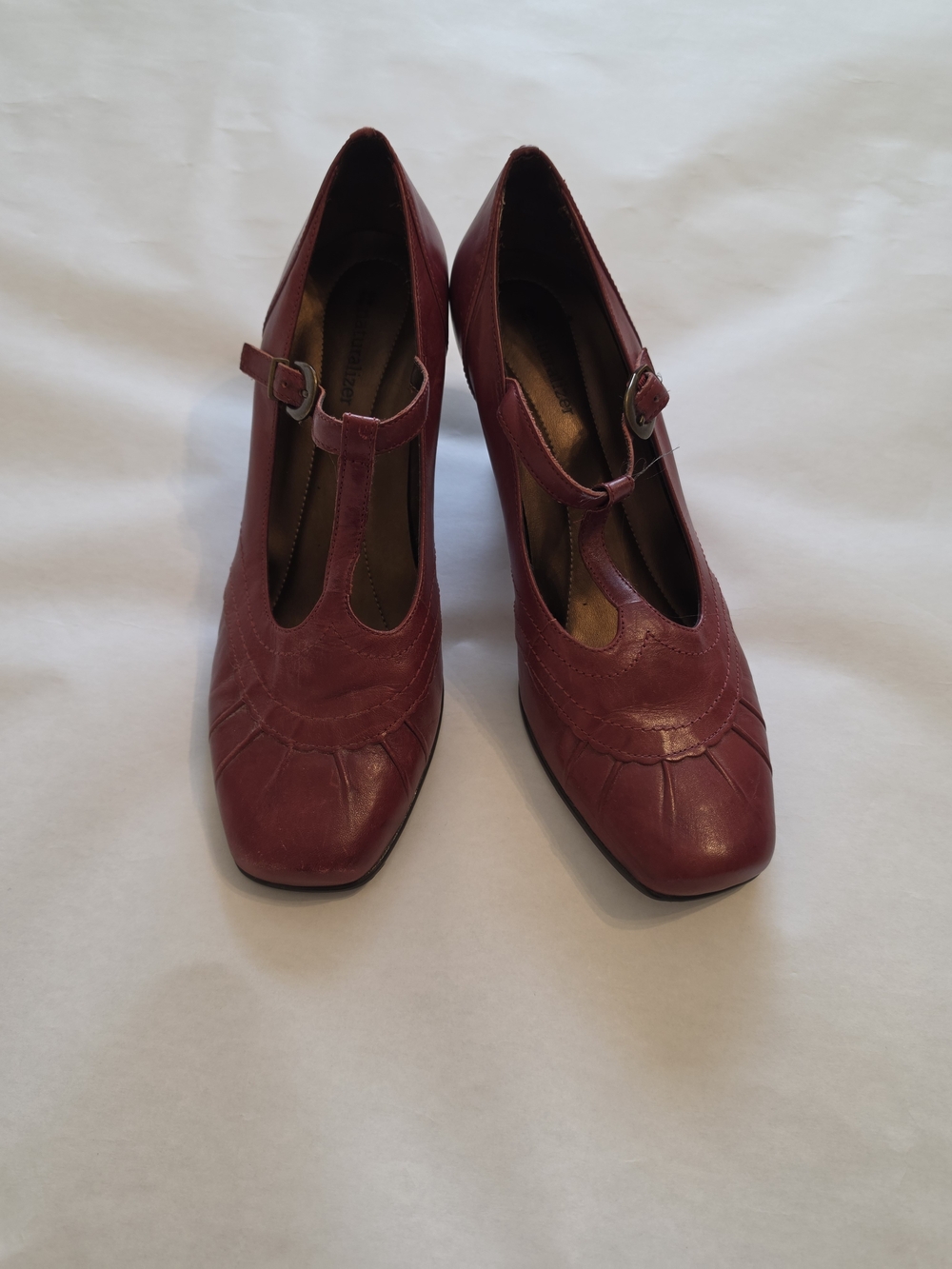 Vintage-Inspired Women's T-Strap Pumps in Burgundy